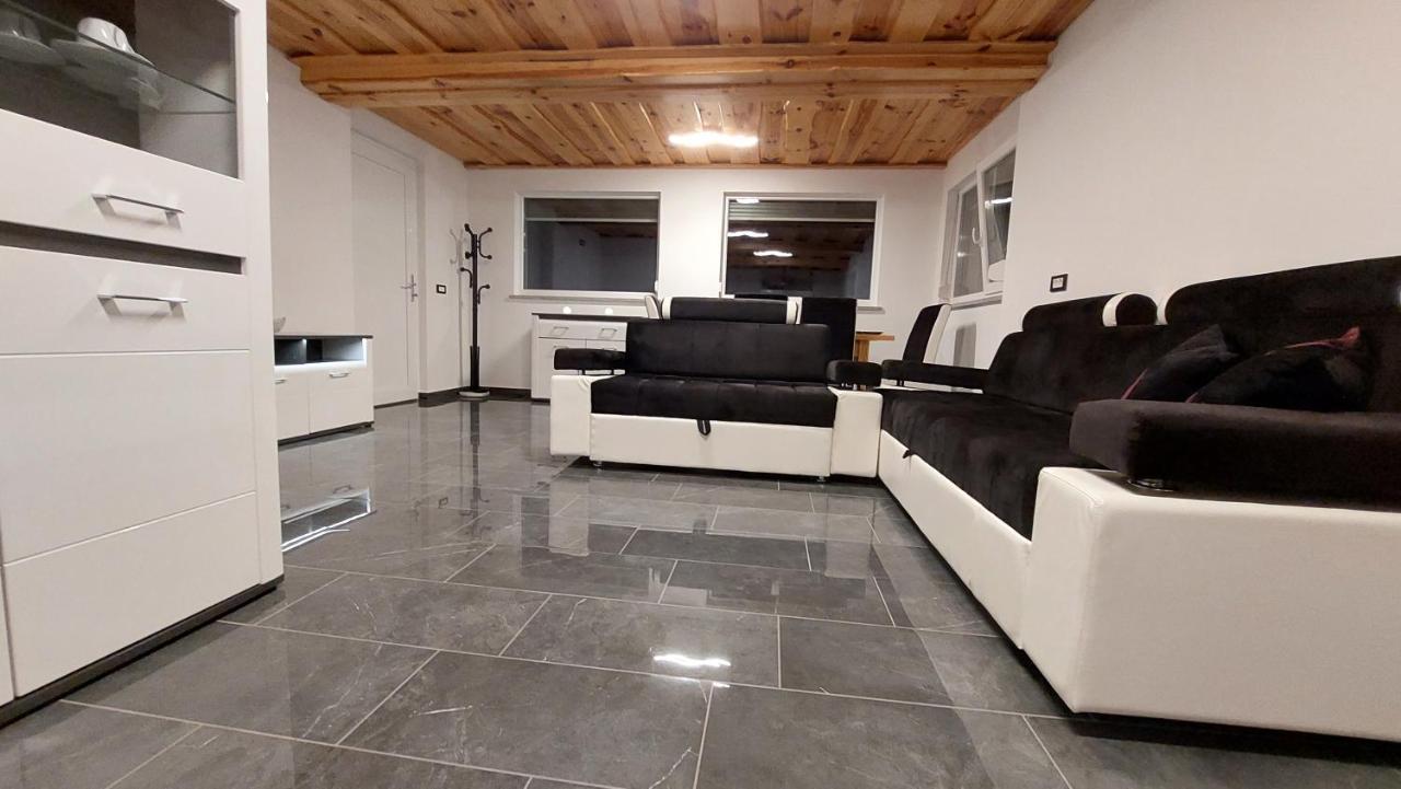 Grajsko Villa Metlika Buitenkant foto